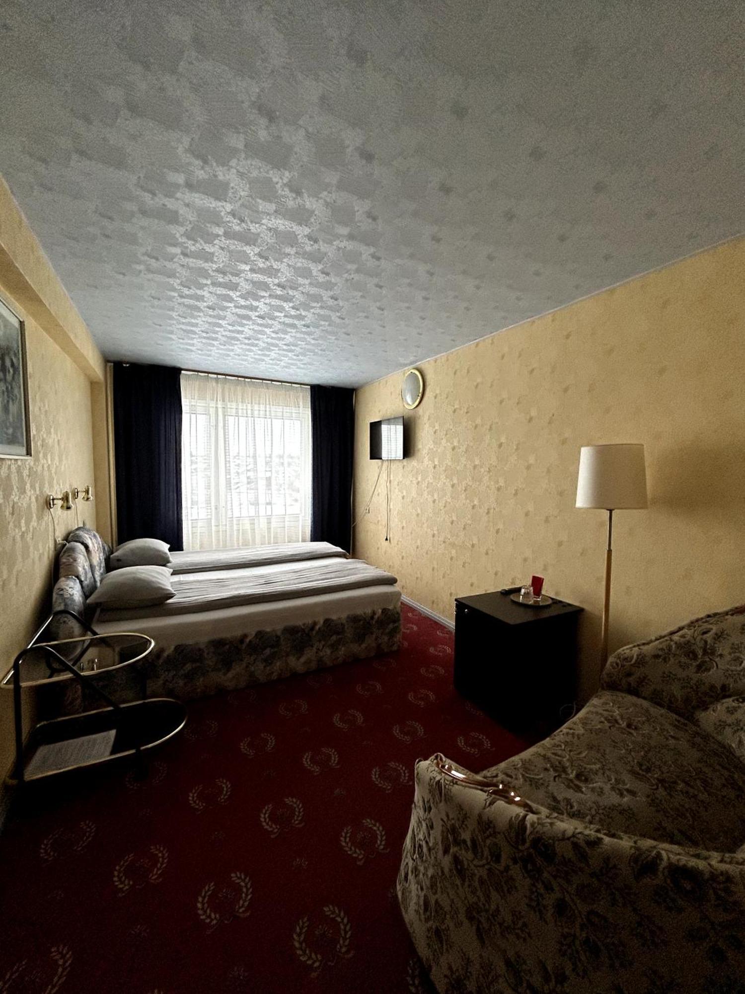 Hotel Талсі Екстер'єр фото