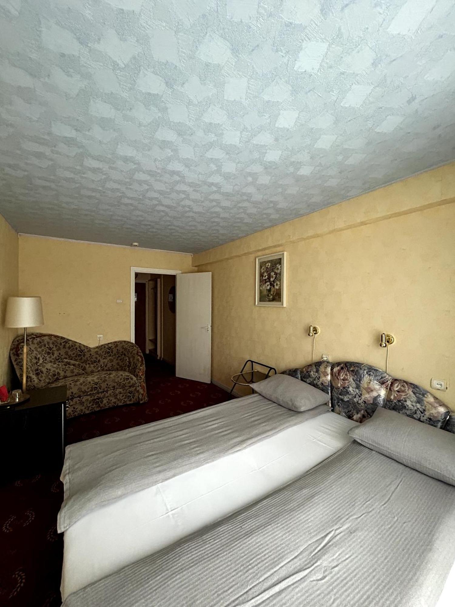 Hotel Талсі Екстер'єр фото