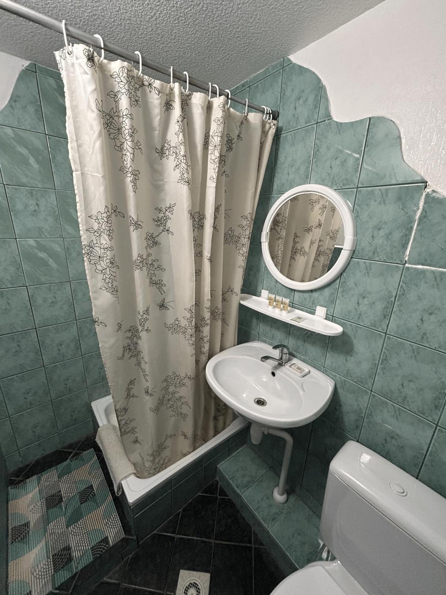 Hotel Талсі Екстер'єр фото